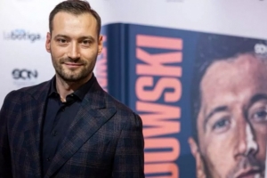 莱万传记作者：莱万还有几年好时光，若巴萨让他留队我想他会接受